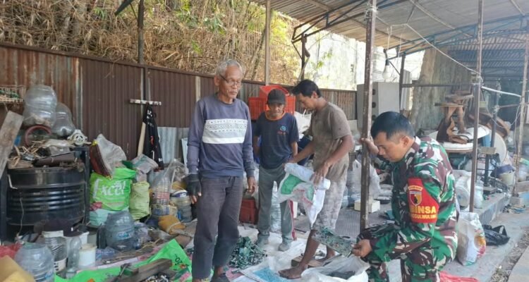IMG-20260828-WA0054 Babinsa Tunggulwulung Perkuat Kedekatan dengan Warga Lewat Komsos