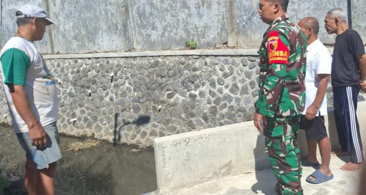 Babinsa Tunggulwulung Dorong Warga Perkuat Gotong Royong Jaga Kebersihan Lingkungan