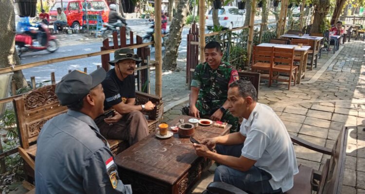IMG-20260831-WA0058 Babinsa Sukun Perkuat Kedekatan dengan Warga Lewat Komsos, Keamanan Dibangun dari Lingkungan