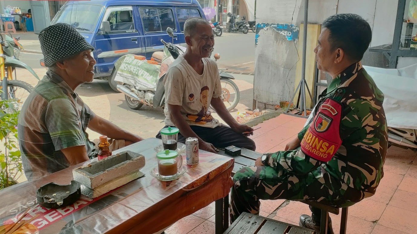 Babinsa Bareng Rajut Kebersamaan Bersama Warga, Perkuat Kamtibmas dari Lingkungan