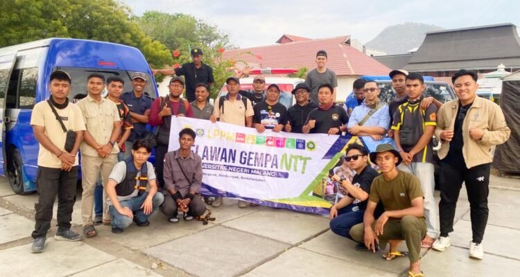 Relawan UM Tempuh Jalur Longsor, Salurkan Bantuan Kesehatan dan Psikososial ke Manggarai Timur