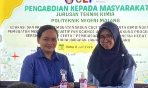 Polinema Edukasi Pembuatan Sabun Cuci Tangan di SD Mutiara Harapan Lawang, Perkuat Budaya PHBS di Sekolah