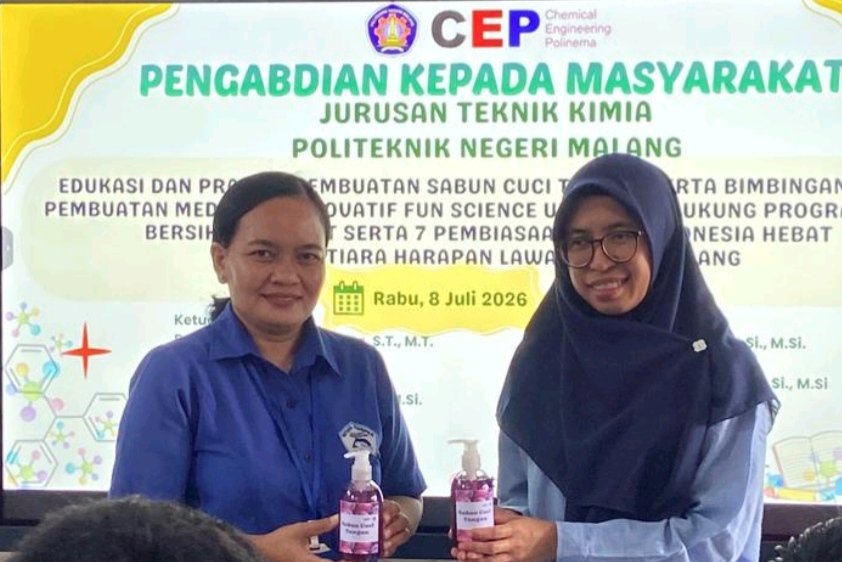 Polinema Edukasi Pembuatan Sabun Cuci Tangan di SD Mutiara Harapan Lawang, Perkuat Budaya PHBS di Sekolah