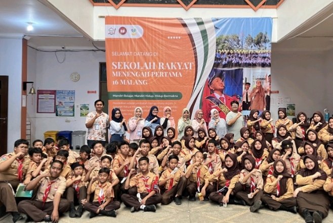 Polinema Pulihkan Literasi Numerasi Siswa SRMP 16 Kota Malang Lewat Proyek Wirausaha Edukatif