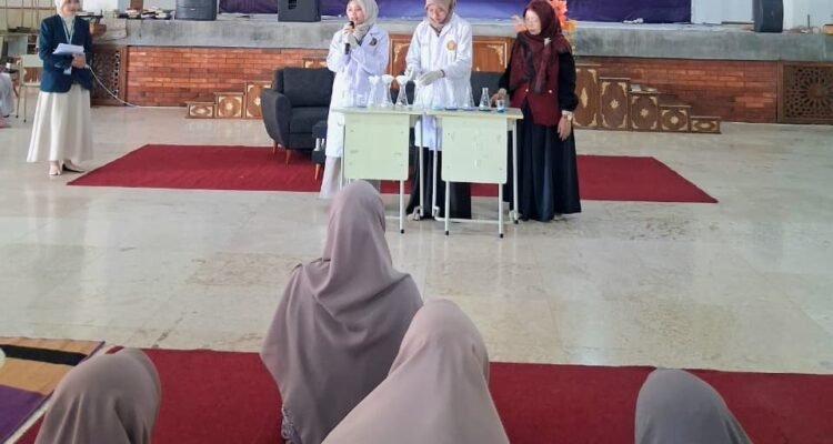 Dosen Kimia FSTeM UB Edukasi Teknologi Pengolahan Limbah Berbasis Adsorben kepada Santriwati di Ponpes Daarul Ukhuwwah Malang