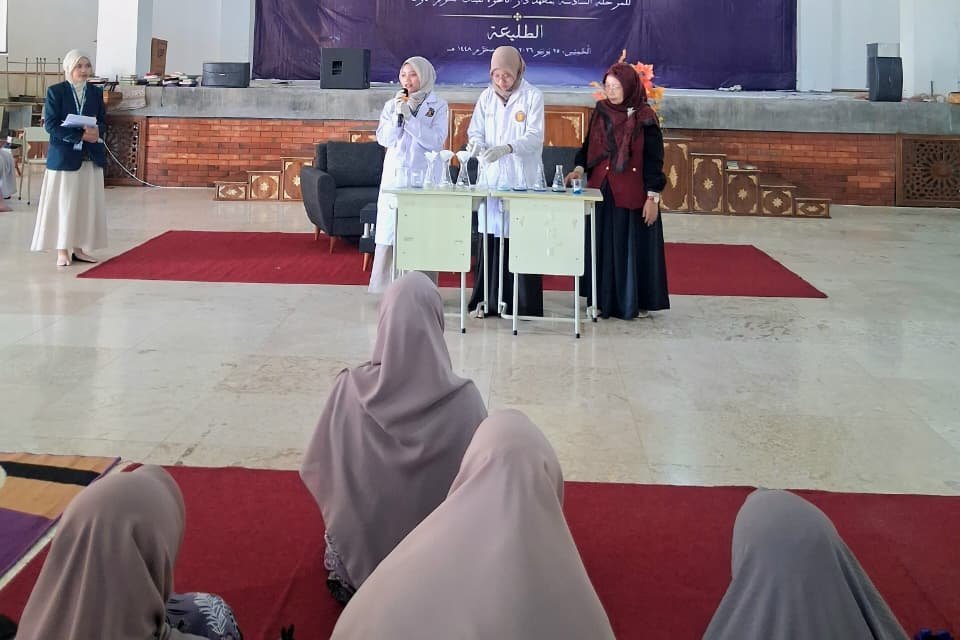 Dosen Kimia FSTeM UB Edukasi Teknologi Pengolahan Limbah Berbasis Adsorben kepada Santriwati di Ponpes Daarul Ukhuwwah Malang