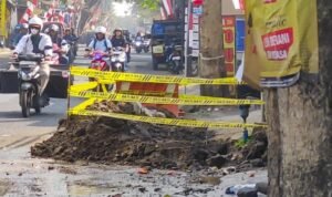 Pipa Bocor di Jalan Kebonsari, Aliran Air Terganggu, Warga Diminta Tampung Air