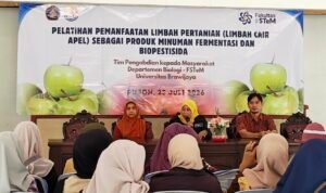 c1_20260813_16144914 UB Latih UMKM dan Petani Pujon Olah Limbah Cair Apel Jadi Minuman Fermentasi dan Biopestisida