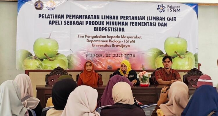 c1_20260813_16144914 UB Latih UMKM dan Petani Pujon Olah Limbah Cair Apel Jadi Minuman Fermentasi dan Biopestisida