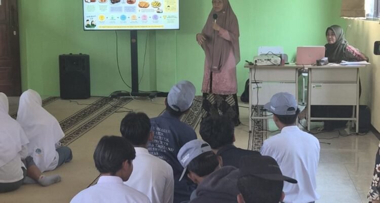 UM Bekali Santri Sumber Putih Kembangkan Talas dan Petai Jadi Produk Usaha