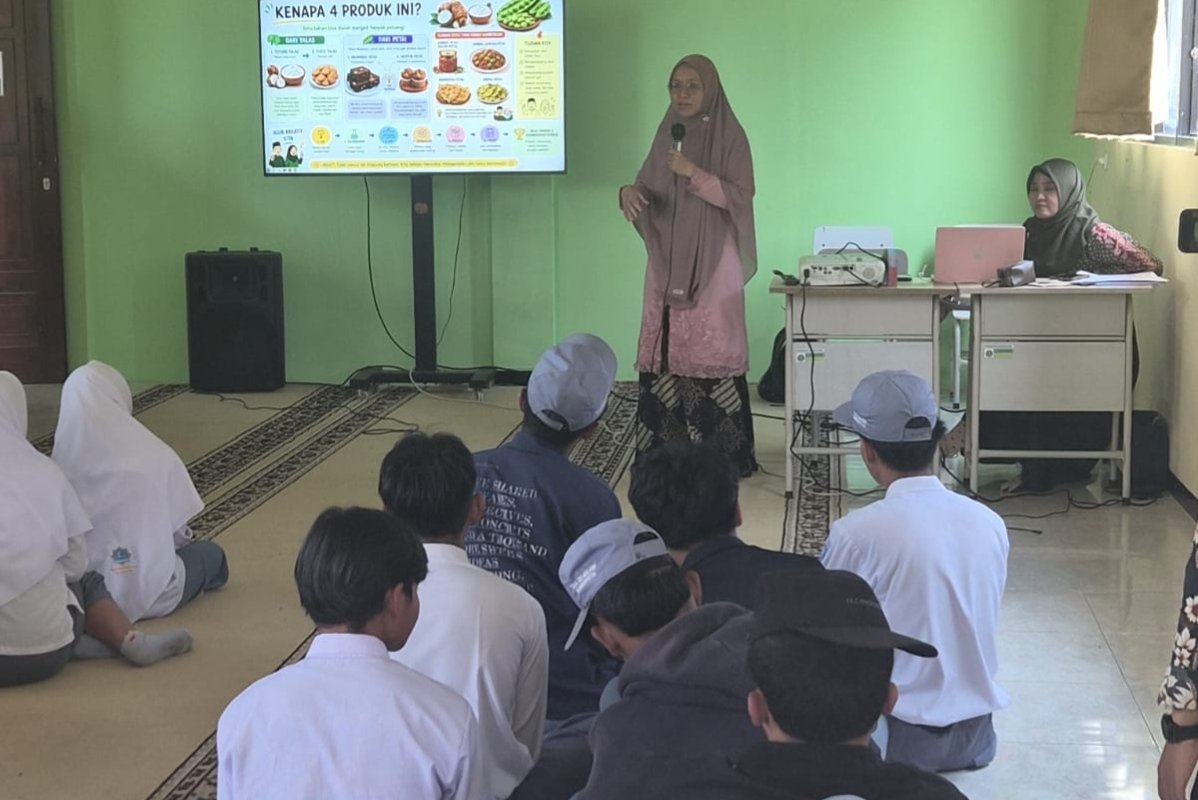 UM Bekali Santri Sumber Putih Kembangkan Talas dan Petai Jadi Produk Usaha