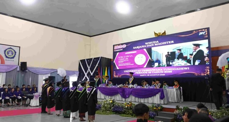 400 Wisudawan UNITRI, Yosep Perianto Raih Predikat Terbaik Universitas