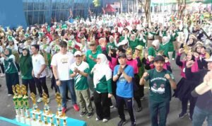 Ribuan Warga Malang Raya Tumpah Ruah, Senam Kreasi “Ha Ha–Hi Hi” Cak Udin Dorong UMKM hingga Dagangan Ludes