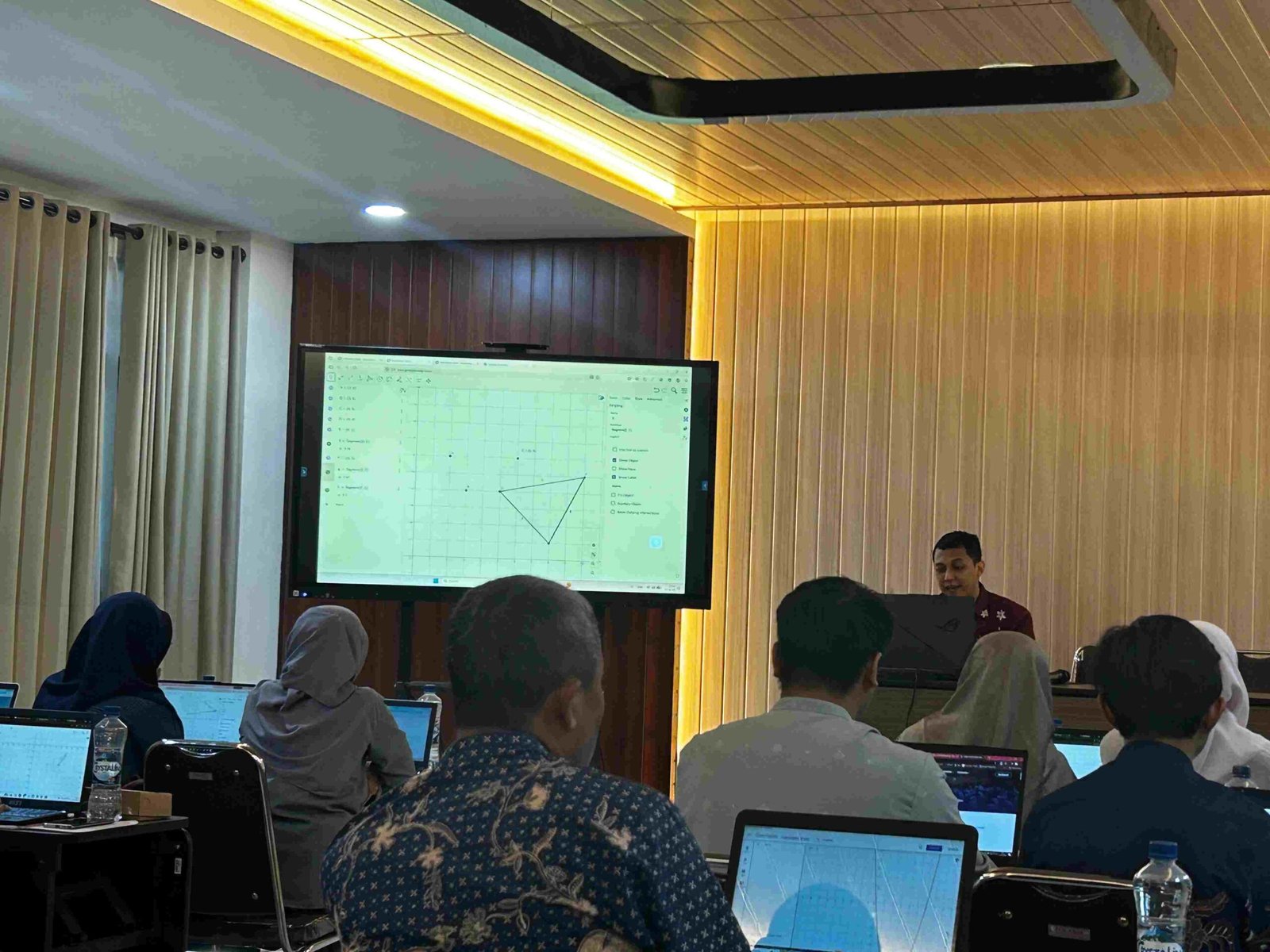 GeoGebra Bikin Pembelajaran Matematika di MAN Kota Batu Lebih Interaktif