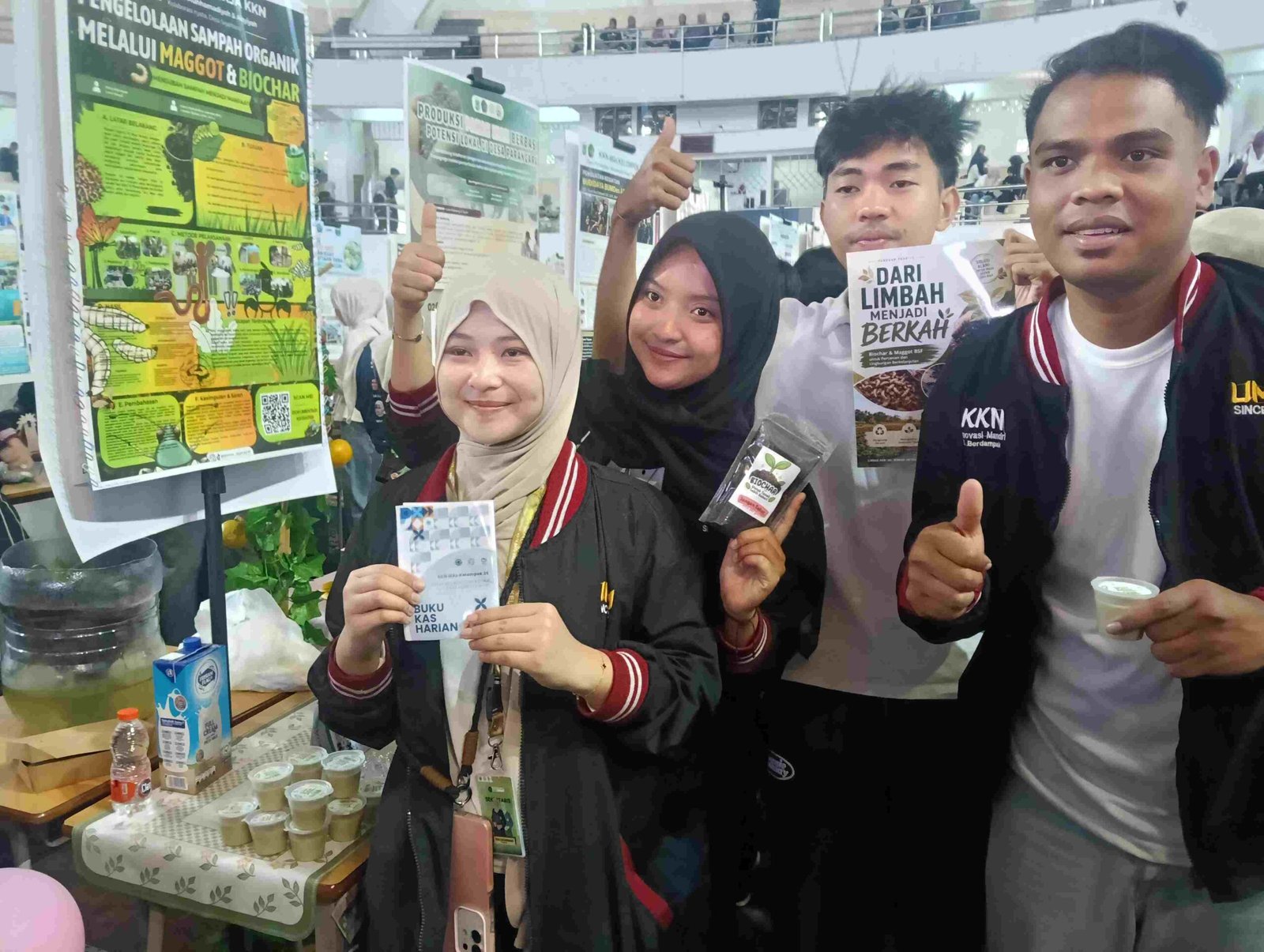 Mahasiswa KKN UMM Ubah Limbah Kayu dan Sampah Organik Jadi Produk Bernilai di Junrejo