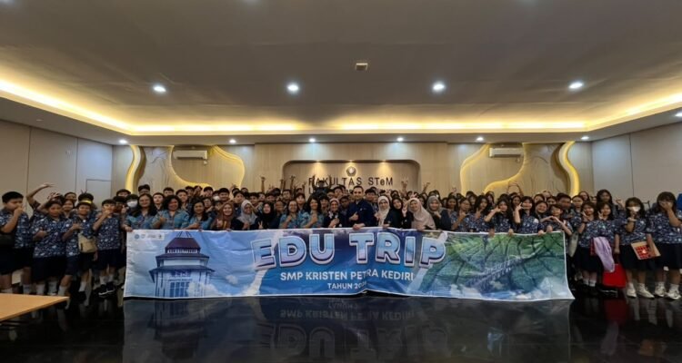 1 Foto bersama1 UB Kenalkan Kultur Jaringan kepada 121 Siswa SMP Kristen Petra Kediri