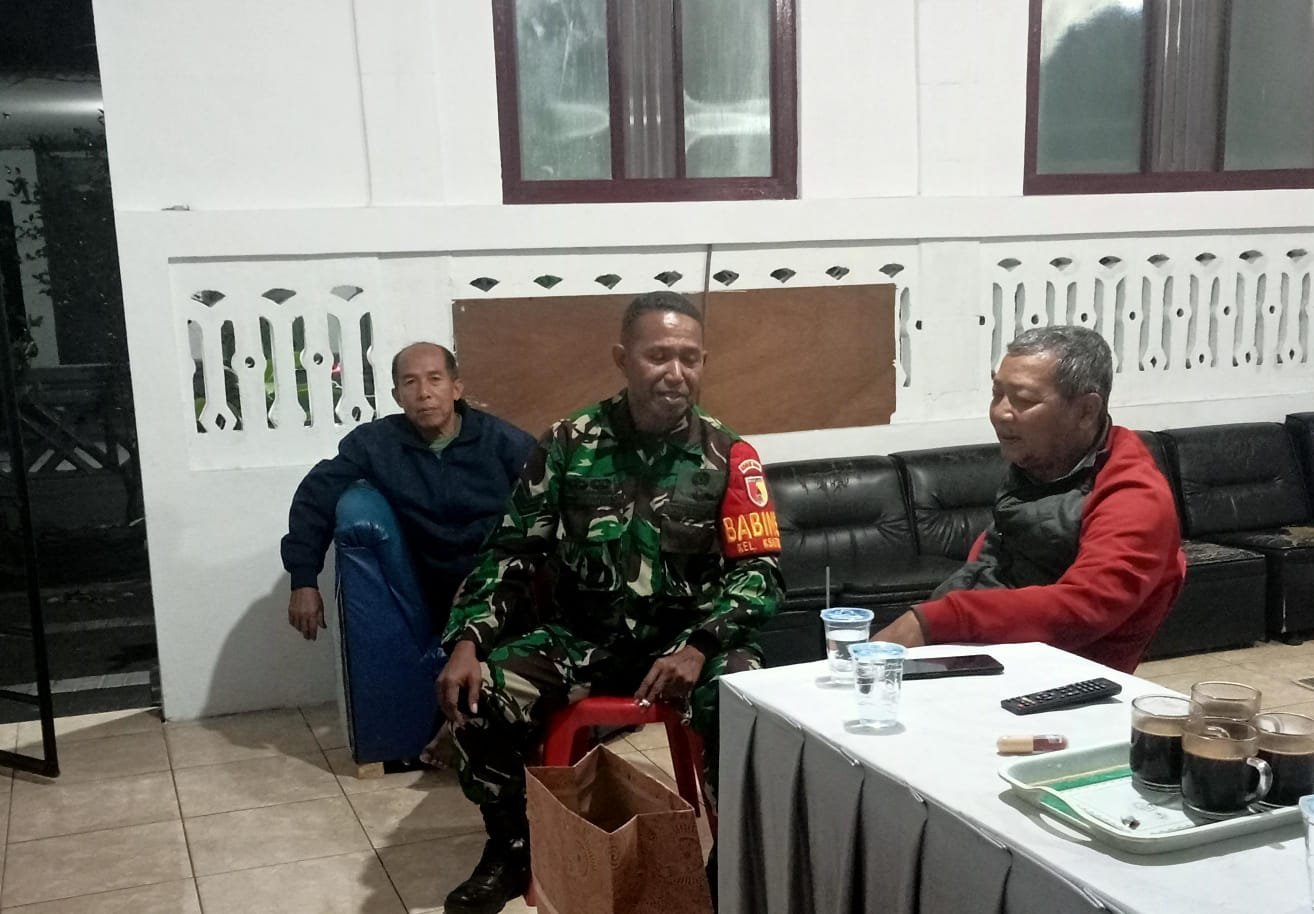 Patroli Malam Babinsa Kesatrian Sapa Warga, Jaga Keamanan Lingkungan Kota Malang