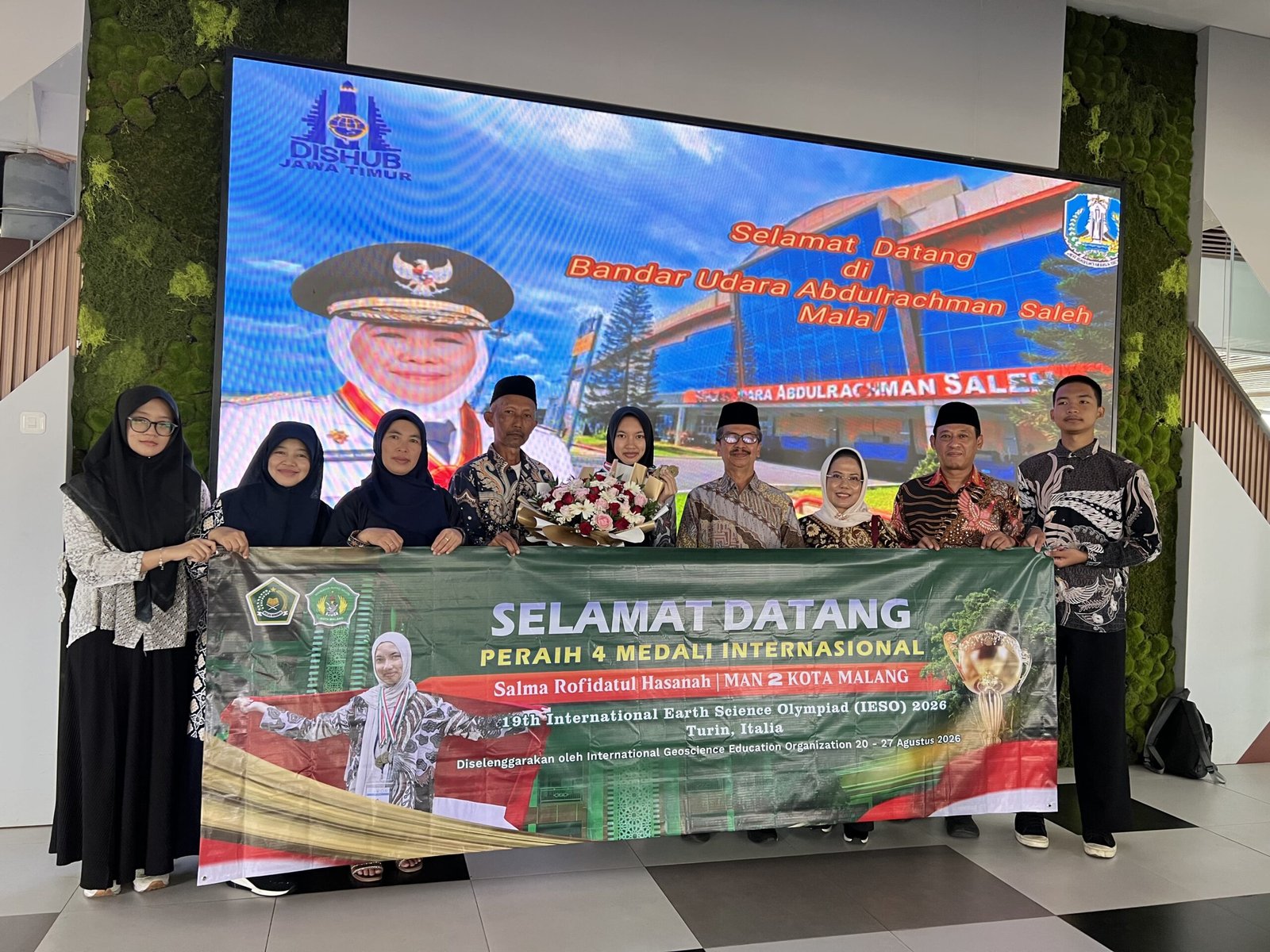 Empat Penghargaan Dibawa Pulang dari Italia, Salma Siswi MAN 2 Kota Malang Buktikan Pelajar Jatim Bisa Mendunia