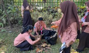 Bukan Sekadar Bersih-Bersih, Jumat Bersih SMAN 6 Kota Malang Tanamkan Karakter Siswa