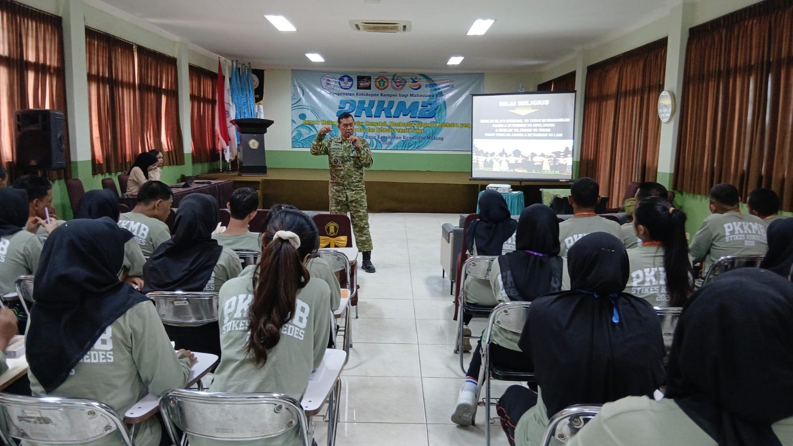 Danramil Blimbing Tanamkan Wawasan Kebangsaan kepada Mahasiswa STIKES Kendedes