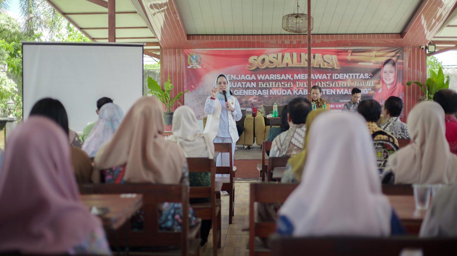 Sri Untari Soroti Ancaman Lunturnya Aksara Jawa, Guru Kabupaten Malang Didorong Perkuat Literasi
