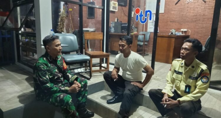 IMG-20260907-WA0049 Patroli Malam Babinsa Tasikmadu, Jaga Kamtibmas Sambil Serap Informasi Warga