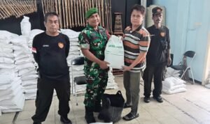 273 KPM Rampal Celaket Terima Bantuan Pangan, Babinsa Pastikan Tepat Sasaran