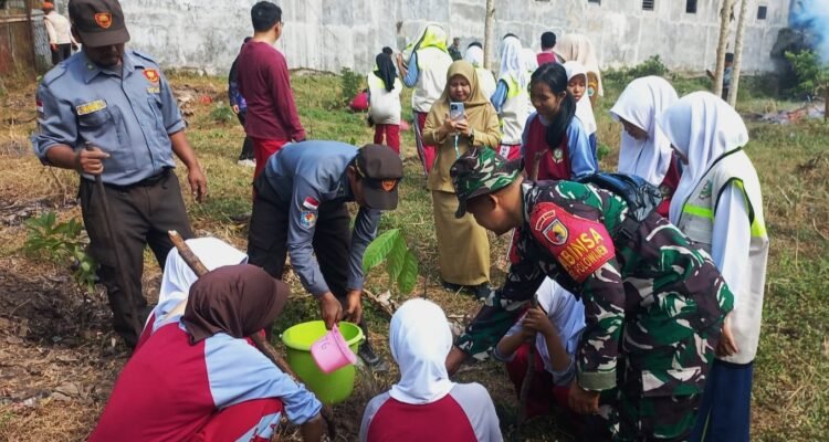 IMG-20260908-WA0031 Karya Bakti HUT ke-81 TNI, Kodim 0833 Tanam 200 Pohon Bersama Warga