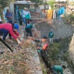 Babinsa Bareng dan Warga Bersihkan Lingkungan Lewat GASS
