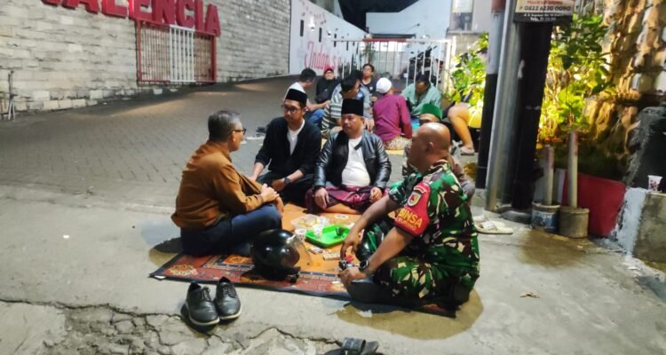 Patroli Malam Babinsa Buring, Sertu Arief Serap Keluhan Warga