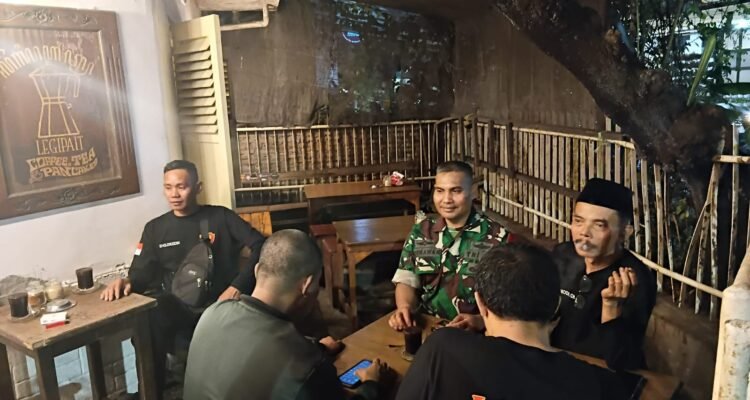 Bukan Sekadar Patroli, Babinsa Klojen Bangun Kedekatan Lewat Dialog Warga
