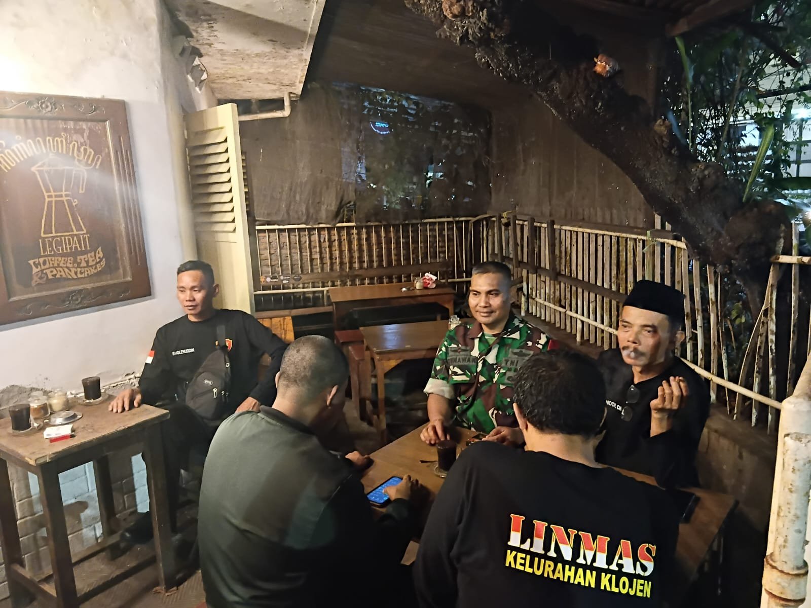 Bukan Sekadar Patroli, Babinsa Klojen Bangun Kedekatan Lewat Dialog Warga