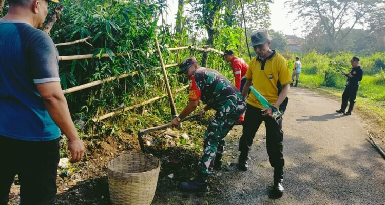 IMG-20260923-WA0075 Babinsa Kedungkandang dan Warga Kompak Bersihkan Lingkungan