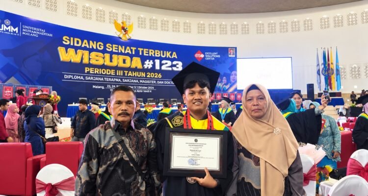 IMG-20260926-WA0079 Anak Kangean Taklukkan Jarak, Rizal Lulus Jadi Wisudawan Terbaik UMM dengan IPK 3,96.
