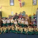 Babinsa Madyopuro Masuk Kelas, Kenalkan Profesi TNI dan Tanamkan Cinta Tanah Air Sejak Dini