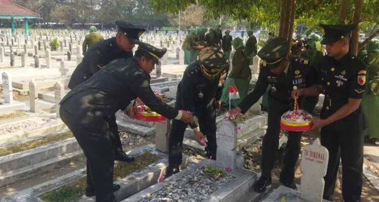 HUT ke-81 TNI, Kodim 0833 Kota Malang Tabur Bunga di TMP Untung Suropati
