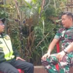 Babinsa Karangbesuki Perkuat Kedekatan Warga Lewat Anjangsana
