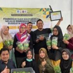 Polinema Dorong Ketahanan Pangan Keluarga, Warga Watugede Dilatih Budidaya Hidroponik