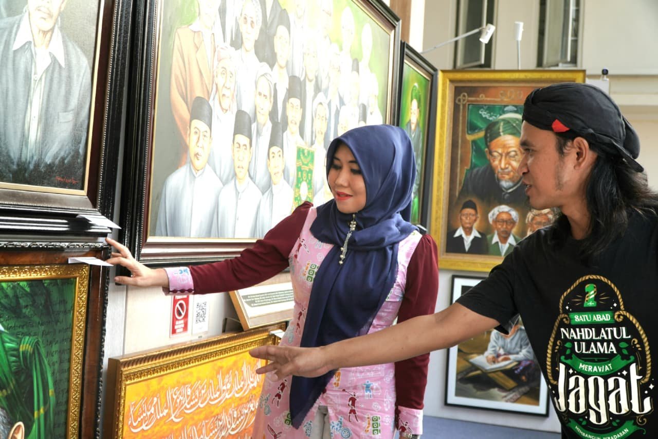 Lia Istifhama Menangkan Lukisan Hasyim Asy’ari, Posko EMILIA Jadi Rumah Jurnalis Muktamar NU