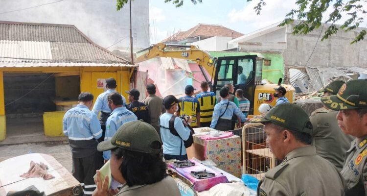 Pemkot Malang Bongkar 13 Warung Karaoke Liar, Lahan 5 Hektare Dikembalikan Jadi RTH