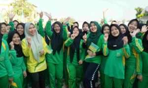 c1_20260918_12465874 Santri Berebut Foto, Ning Lia Apresiasi Al-Fatimah di Harlah ke-20