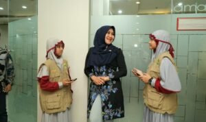 Tiga Jurnalis Cilik “Serbu” Ning Lia, Pertanyaan Polos Bikin Senator Tersenyum