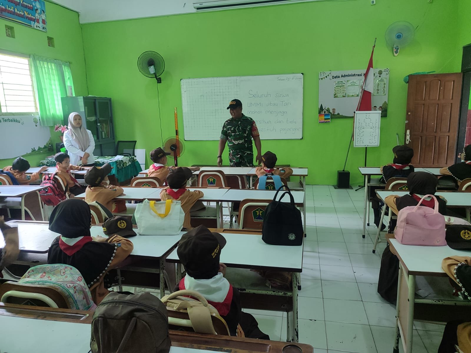 Babinsa Sawojajar Bekali Siswa SDN Sawojajar 4 Wawasan Anti-Bullying