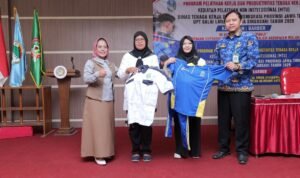 IMG-20261001-WA0135 Perempuan Didorong Kuasai Keterampilan Barbershop, Sri Untari Buka Akses Wirausaha Berbasis Koperasi