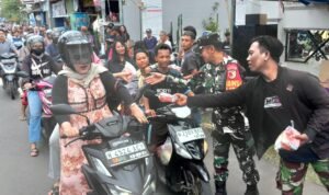 IMG-20261003-WA0045 Jumat Berkah di Bumiayu, Babinsa dan Pemuda Turun Langsung Berbagi Makanan
