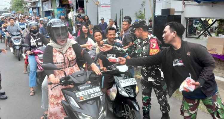 IMG-20261003-WA0045 Jumat Berkah di Bumiayu, Babinsa dan Pemuda Turun Langsung Berbagi Makanan