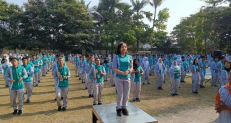 IMG-20261005-WA0020 Jumat Sehat, Siswa SMAN 6 Kota Malang Kompak Bergerak di Lapangan
