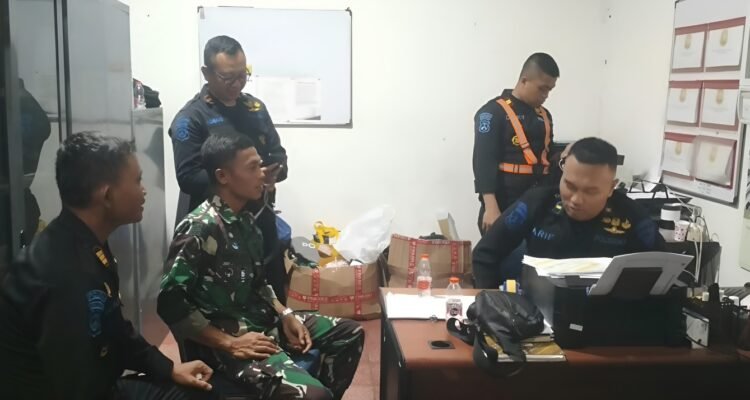Babinsa dan Polsuska Perkuat Pengamanan Stasiun Malang Kota Baru