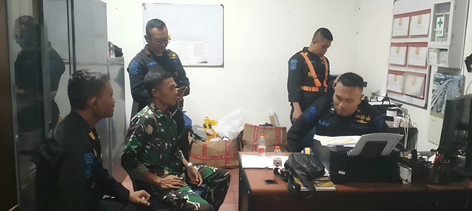 Babinsa dan Polsuska Perkuat Pengamanan Stasiun Malang Kota Baru
