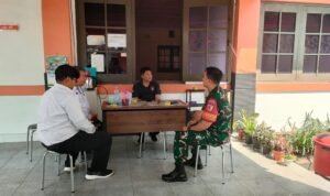 IMG-20261012-WA0033 Babinsa Bareng Ajak Warga Jaga Kerukunan demi Keamanan Lingkungan